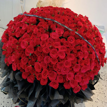 Blossoming Love 999 Roses Bouquet Laurels & Leafz