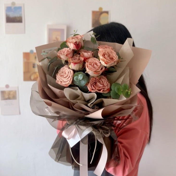 V2024 Eva Cappuccino Rose Bouquet