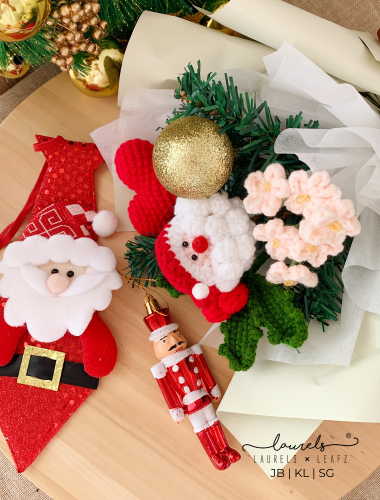 Santa Knitted Flower Bouquet | Laurels & Leafz