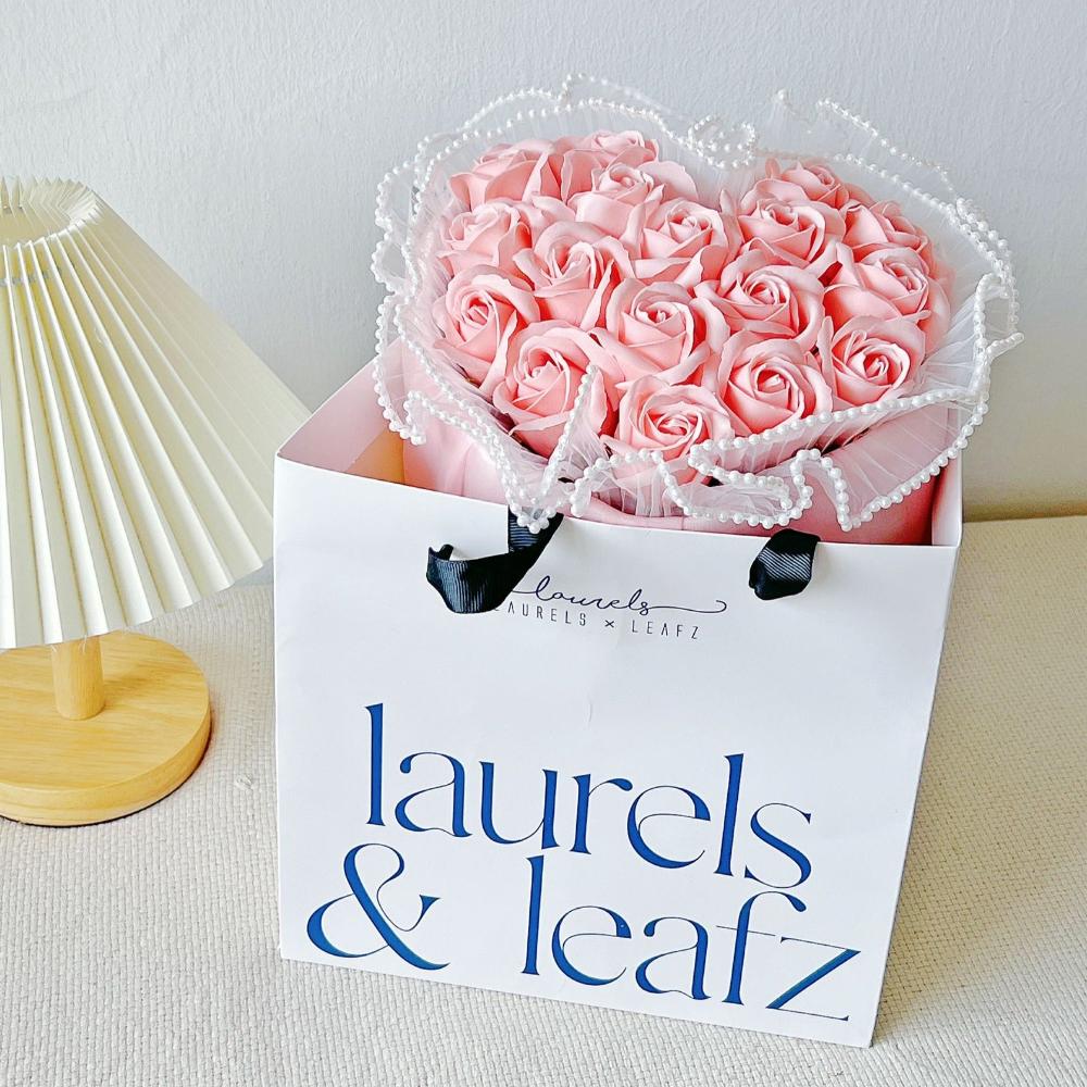 flower bouquet Laurels & Leafz