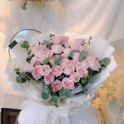 Zoraa Avalanche Rose Bouquet | Laurels & Leafz