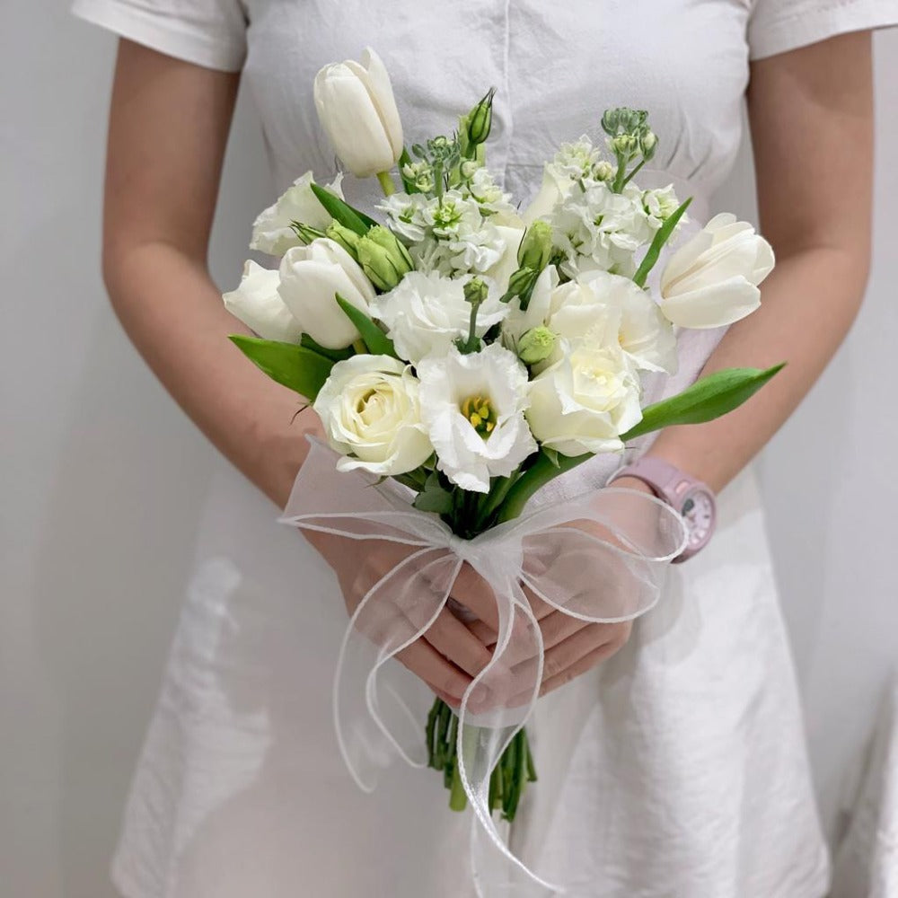 Sloane Tulip Bridal Bouquet | Laurels & Leafz