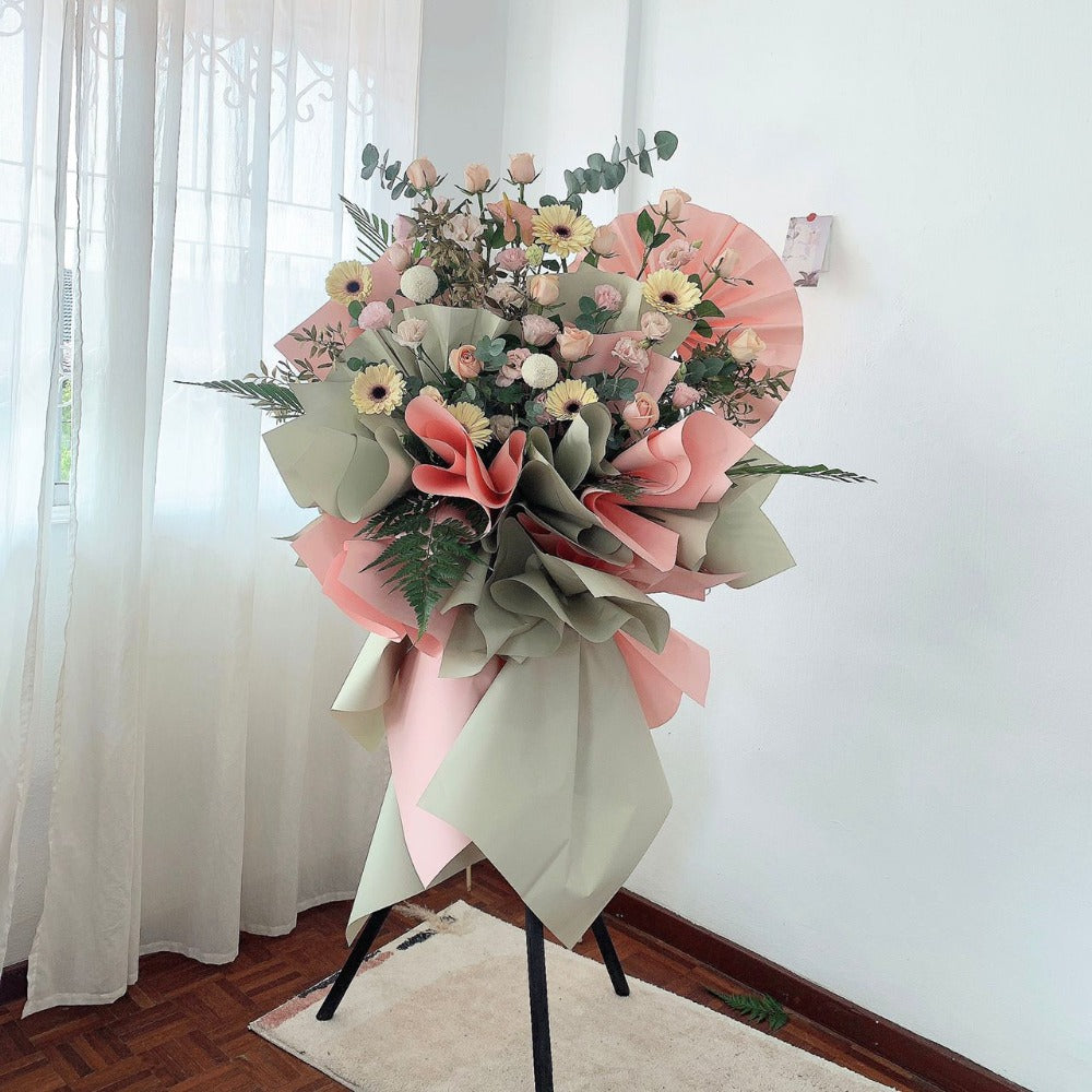 Fanny Opening Flower Stand | Laurels & Leafz