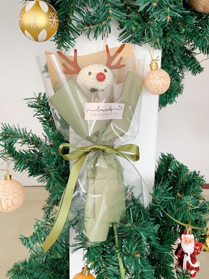 Festive Deer Pong Bouquet